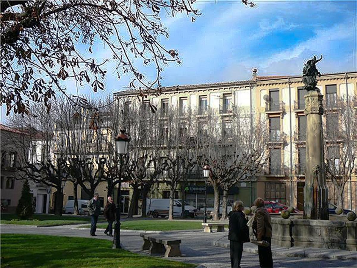 Casa Matilda - Apartamento Con Chimenea, Vistas, Rustico-Elegante En El Centro Sant Joan de les Abadesses Esterno foto
